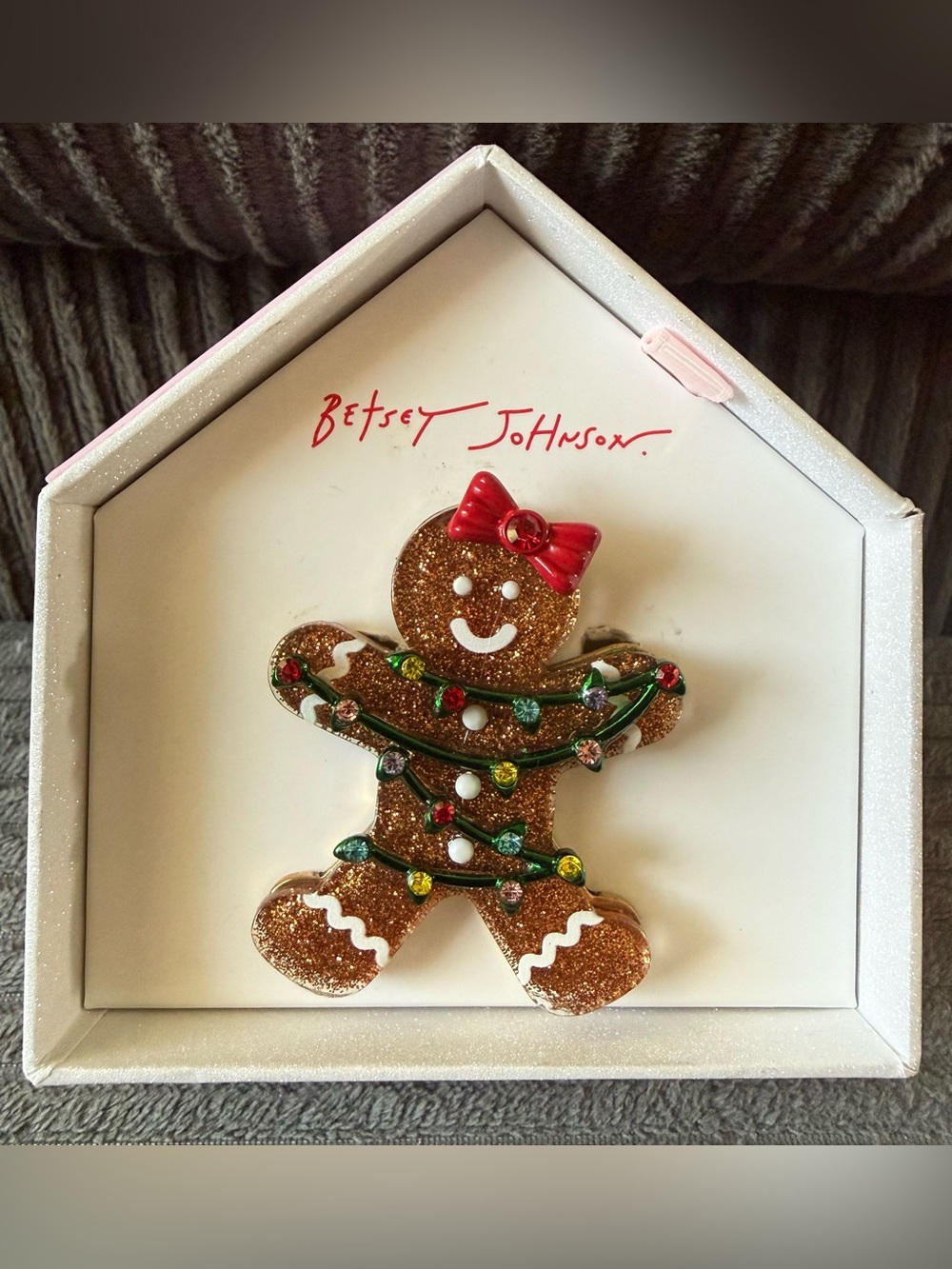 New Betsey Johnson Gold Tone Glitter Gingerbread Girl Christmas Brooch Red Bow